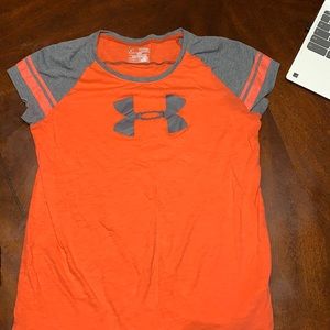 Under Armour Heatgear loose SS tee. Bright melon